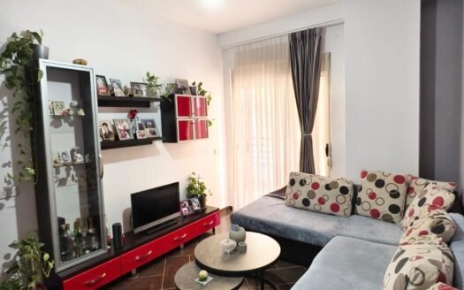 Shitet Apartament 2+1 prane Ardenos