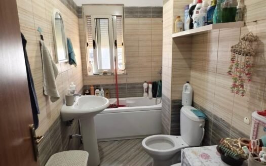 Shitet Apartament 2+1 prane Ardenos