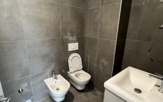 Jepet me Qera Apartament 3+1 tek Universe City