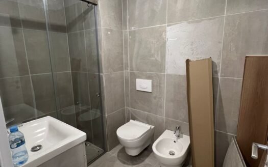 Jepet me Qera Apartament 3+1 tek Universe City